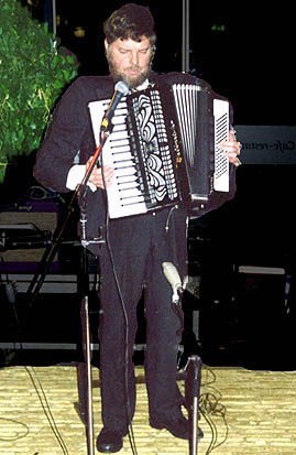 foto Roel met accordeon